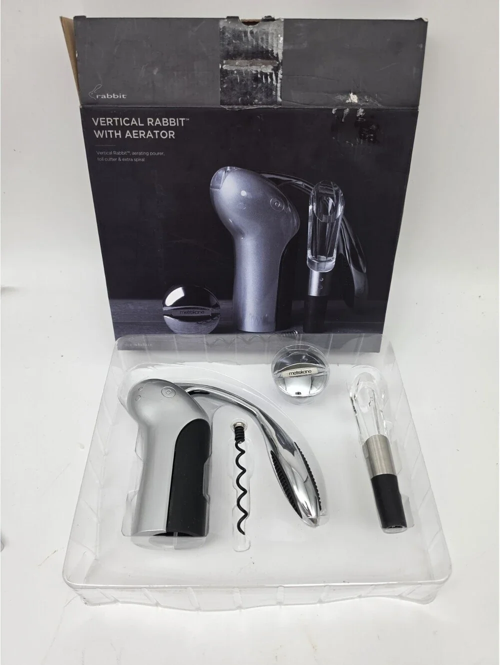 NEW Rabbit Vertical Rabbit With Aerator Pourer Foil Cutter Gift Set Open Box